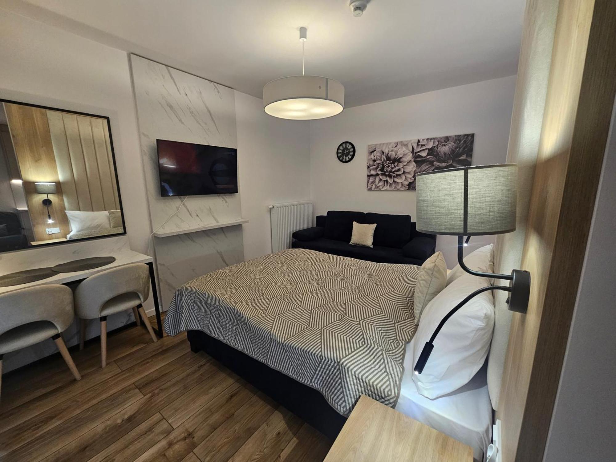 City Sense New Apartments - Main Station And City Center Вроцлав Екстер'єр фото