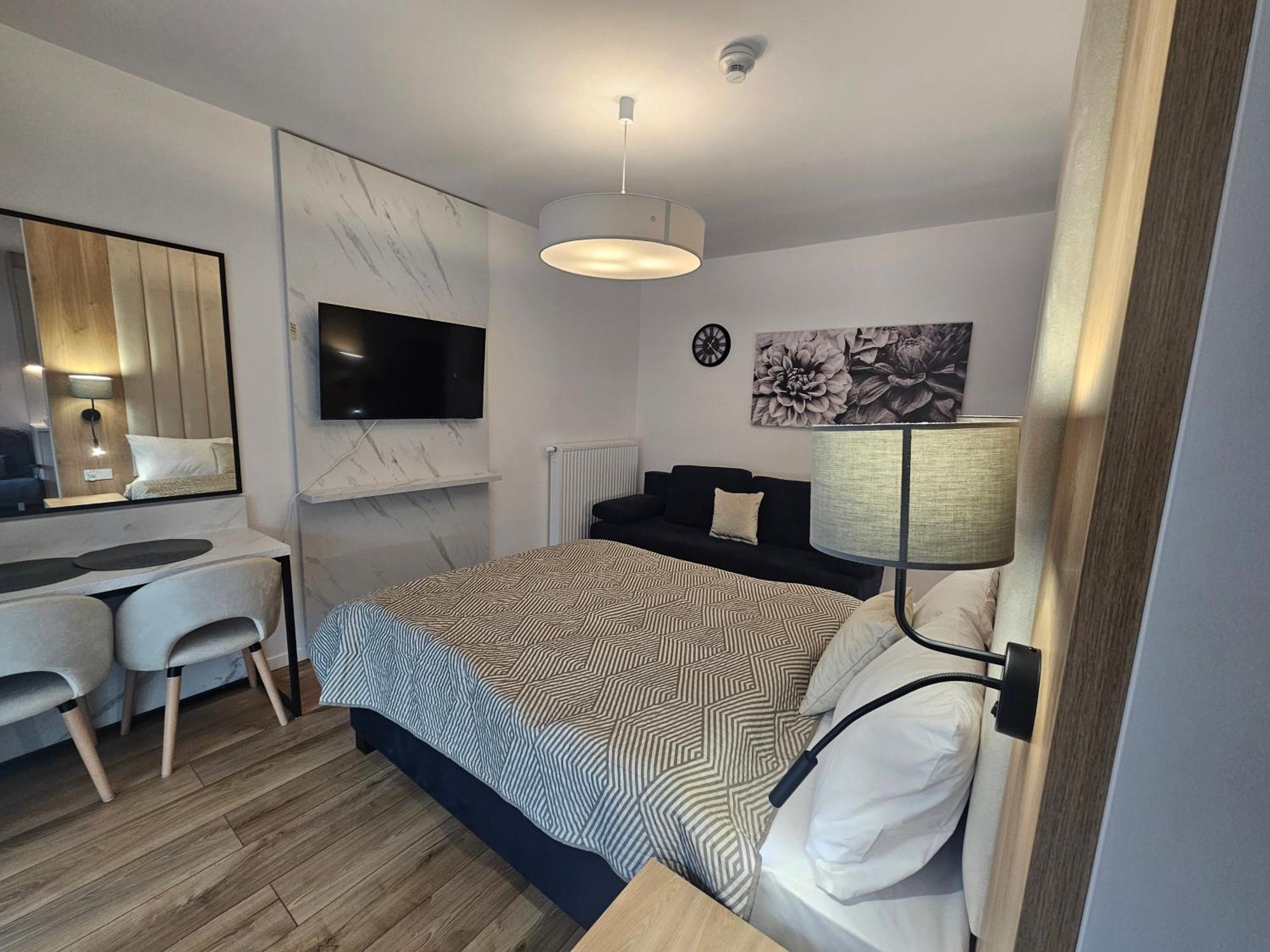 City Sense New Apartments - Main Station And City Center Вроцлав Екстер'єр фото