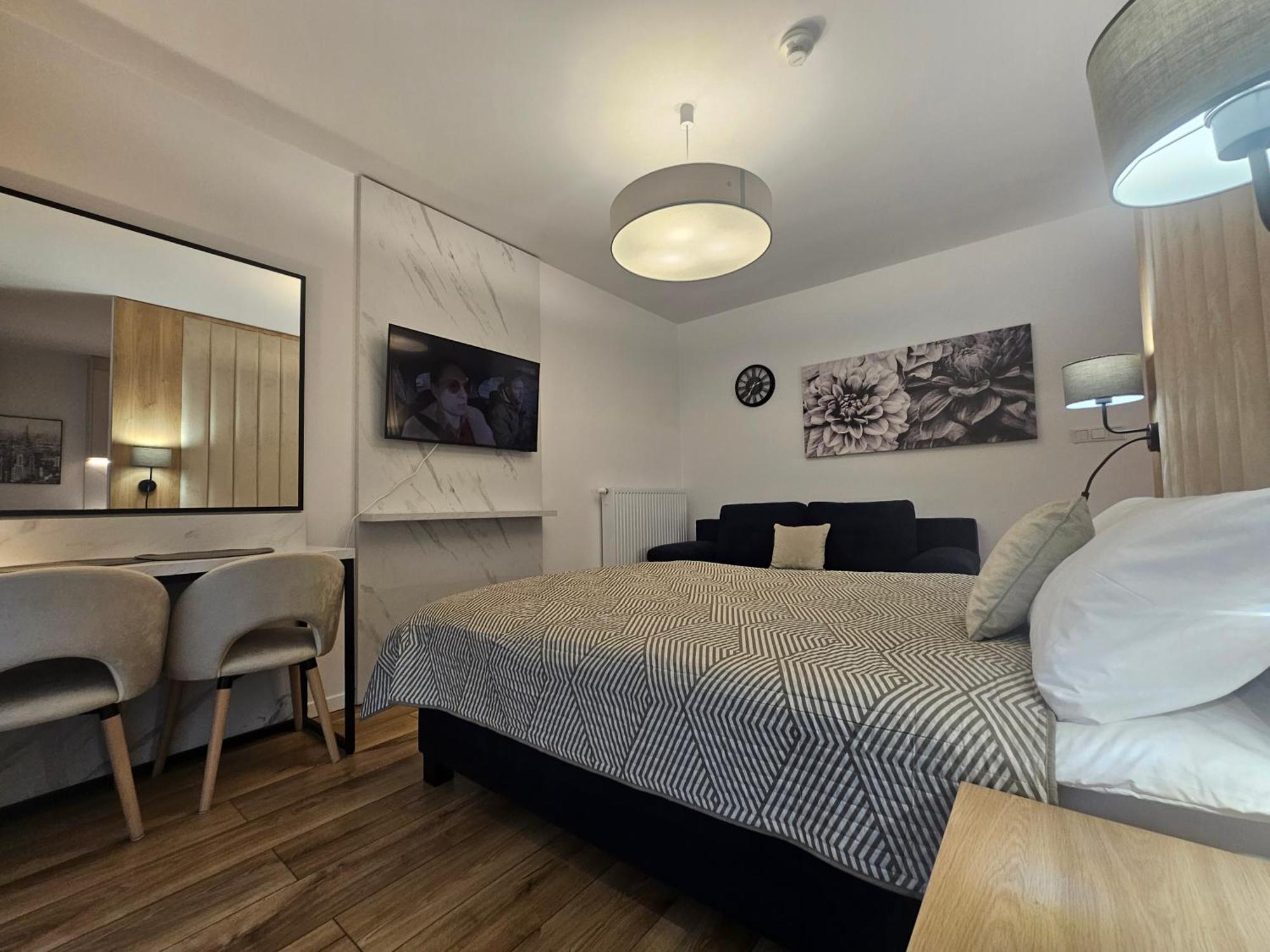 City Sense New Apartments - Main Station And City Center Вроцлав Екстер'єр фото
